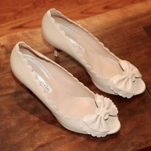 Oscar de la Renta Spring Cream Heels with Bow